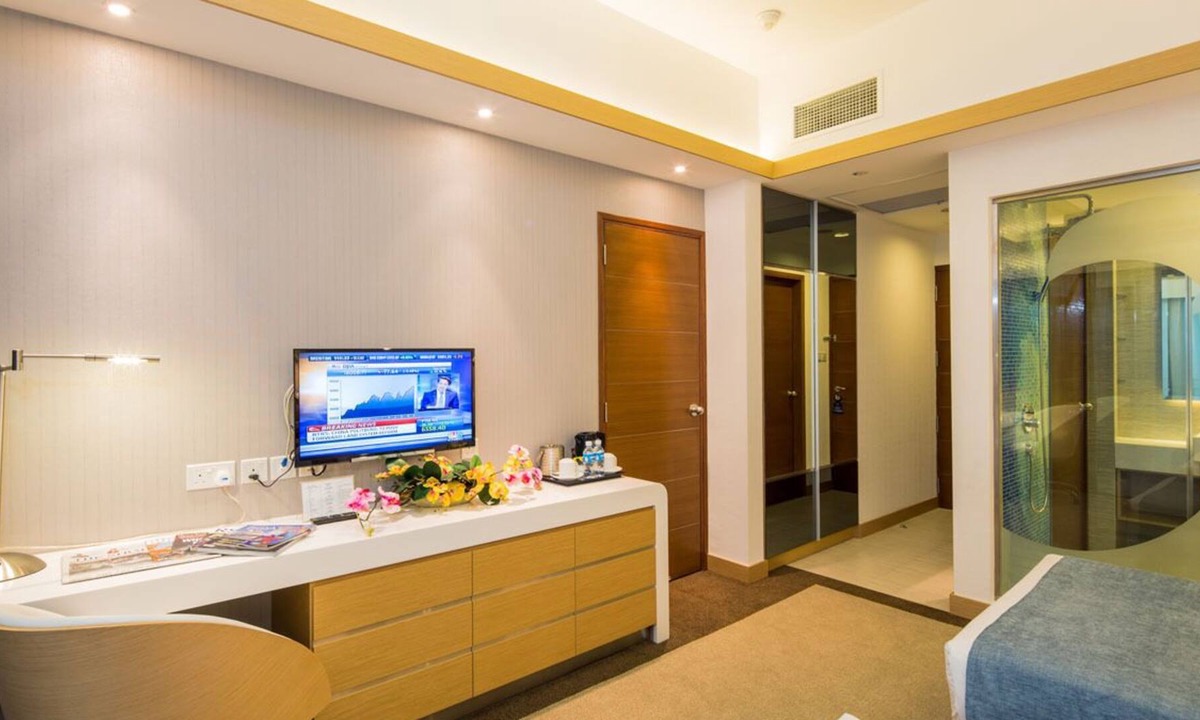 Queenstown Apartment | A view To kill - Self contained Suite room with kitchenett and bathroom