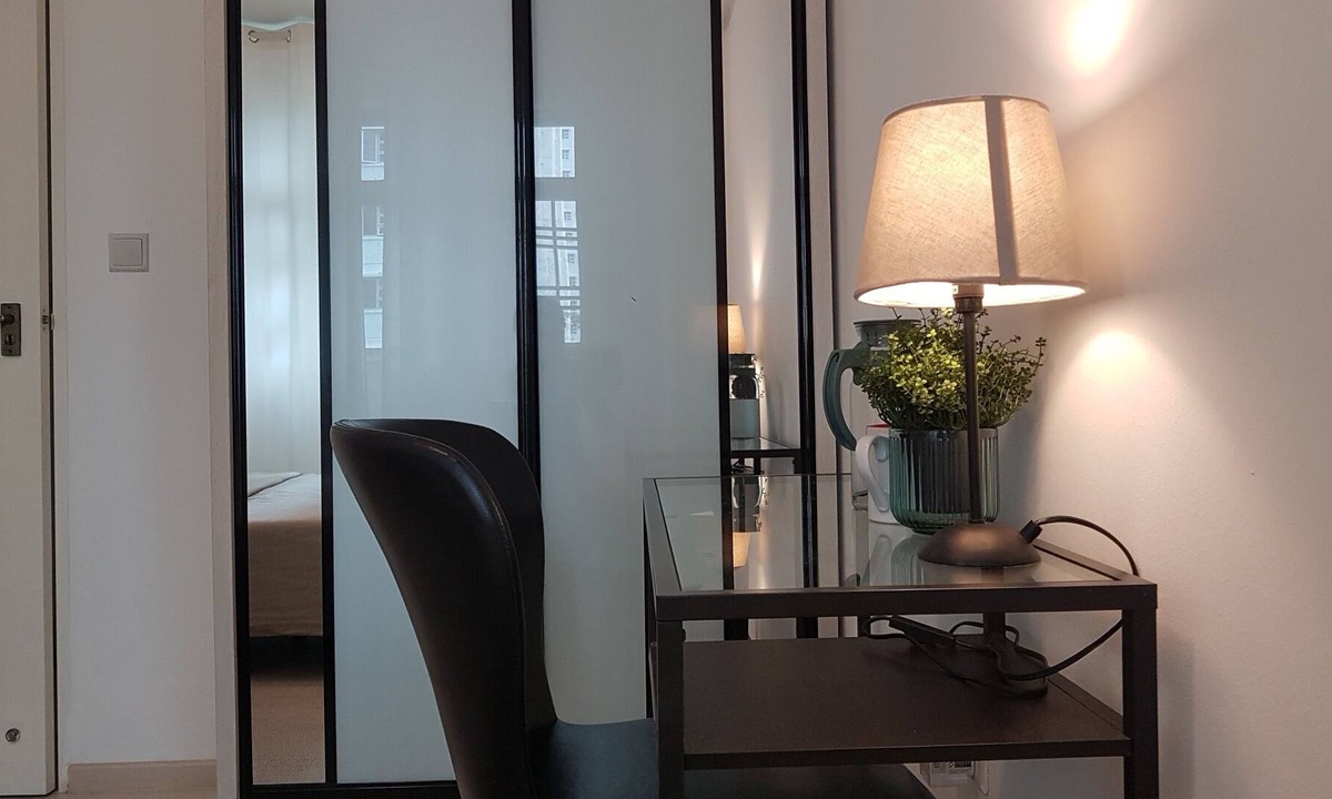 Woodlands Bed & Breakfast | Cozy Room in Woodlands with Wi-Fi, A/C, Metro-Admiralty