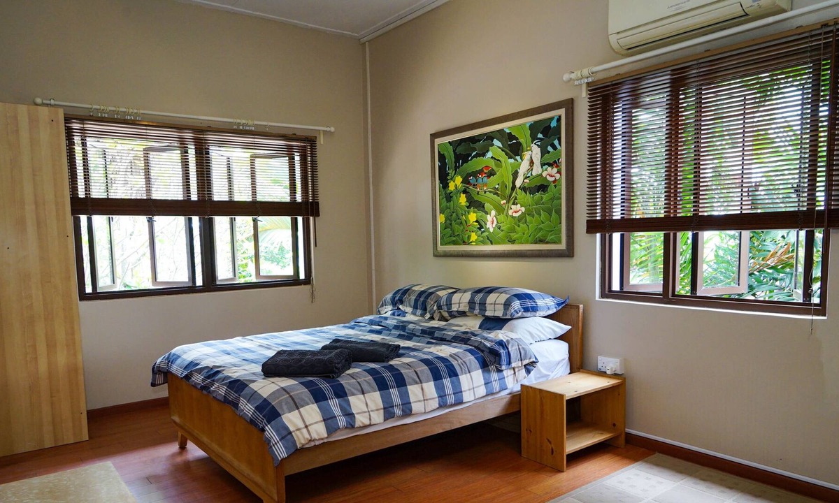 Bukit Timah House | Spacious Room in Beautiful & Green Terrace House