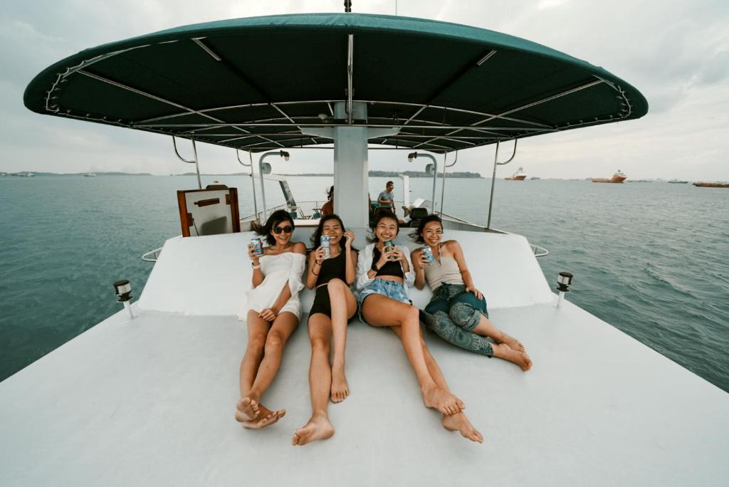 Queenstown Boat Rental | Synergy B