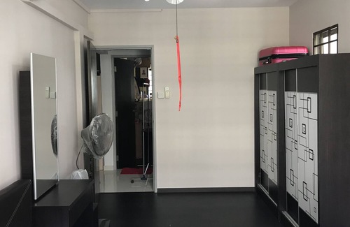 Jurong West Apartment | Nice & clean, fully furnish spacious private room with high speed internet & AC