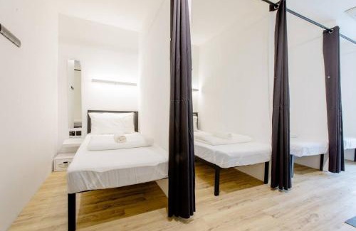 Downtown Singapore Hostel | RadZone Hostel