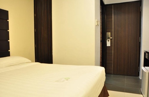Kampong Glam Hotel | Superior Queen Room, no window #05 (Basement)