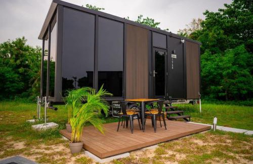 Singapore House | Tiny Away Escape at Lazarus - 1960