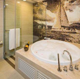 Queenstown Hotel | 56 m² Hotel ∙ 3 guests