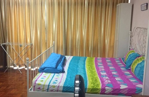 Sembawang House | AMAZING MASTER BEDROOM SUITE FOR THE SOPHISTICATED