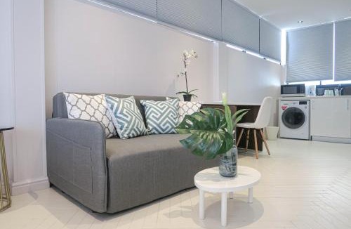 Singapore River Apartment | Comfy Studio 2 by Ong Realty