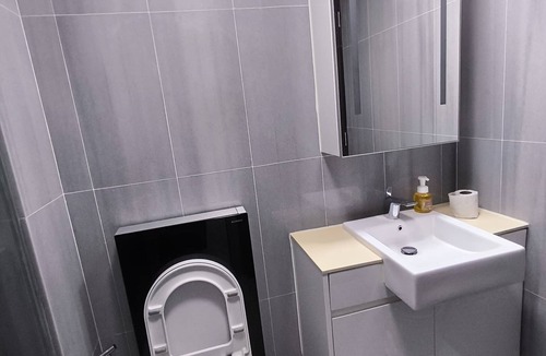 Red Light District Apartment | Cozy Condo 9 mins to Aljunied MRT