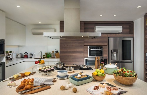 Somerset Hotel | Lanson Place Winsland, Singapore