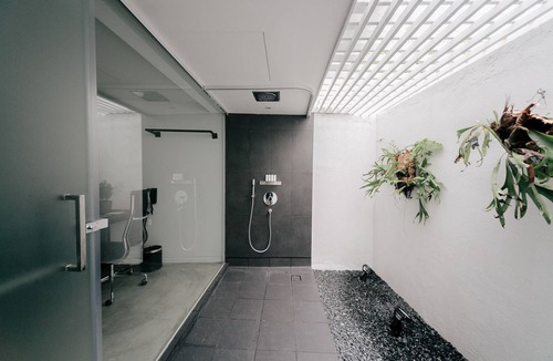 River Valley Hotel | Lloyd's Inn