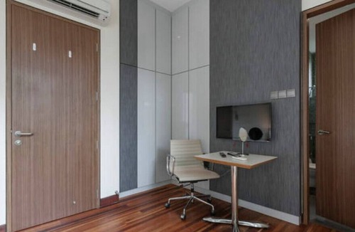 Bedok House | Modern en-suites room EZS-1 with shared pool in bungalow