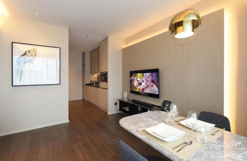 Somerset Apartment | Premier 1 Bedroom at Orchard, 50 m Stroll to MRT