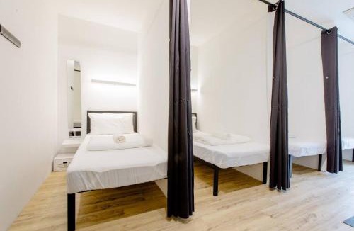 Downtown Singapore Hostel | RadZone Hostel