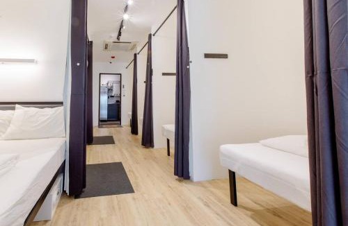 Downtown Singapore Hostel | RadZone Hostel