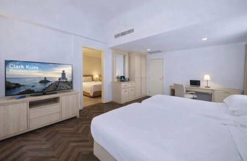Singapore River Hotel | Riverside Hotel Singapore Connecting Suite with Gorgeous Skyline View Singapore