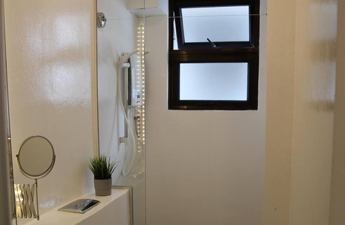 Bukit Timah Apartment | Self-contained fully furnished studio