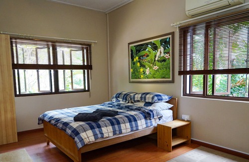 Bukit Timah House | Spacious Room in Beautiful & Green Terrace House