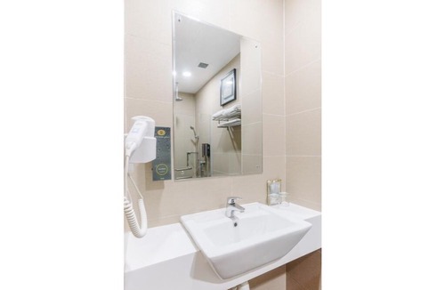 Kampong Glam Hotel | Superior Queen Room, no window #05 (Basement)