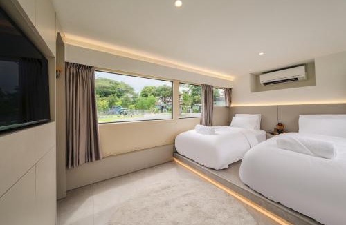 Changi Hotel | The Bus Collective