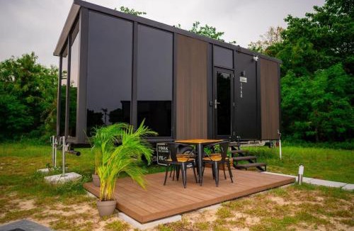 Singapore House | Tiny Away Escape at Lazarus - 1960