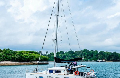 Singapore Boat Rental | White Sails Yacht Sunrise