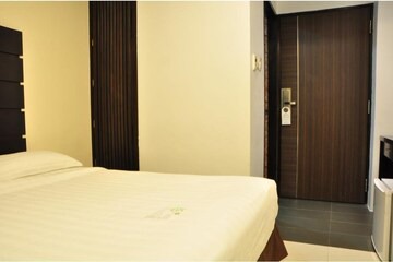 Kampong Glam Hotel | Superior Queen Room, no window #05 (Basement)