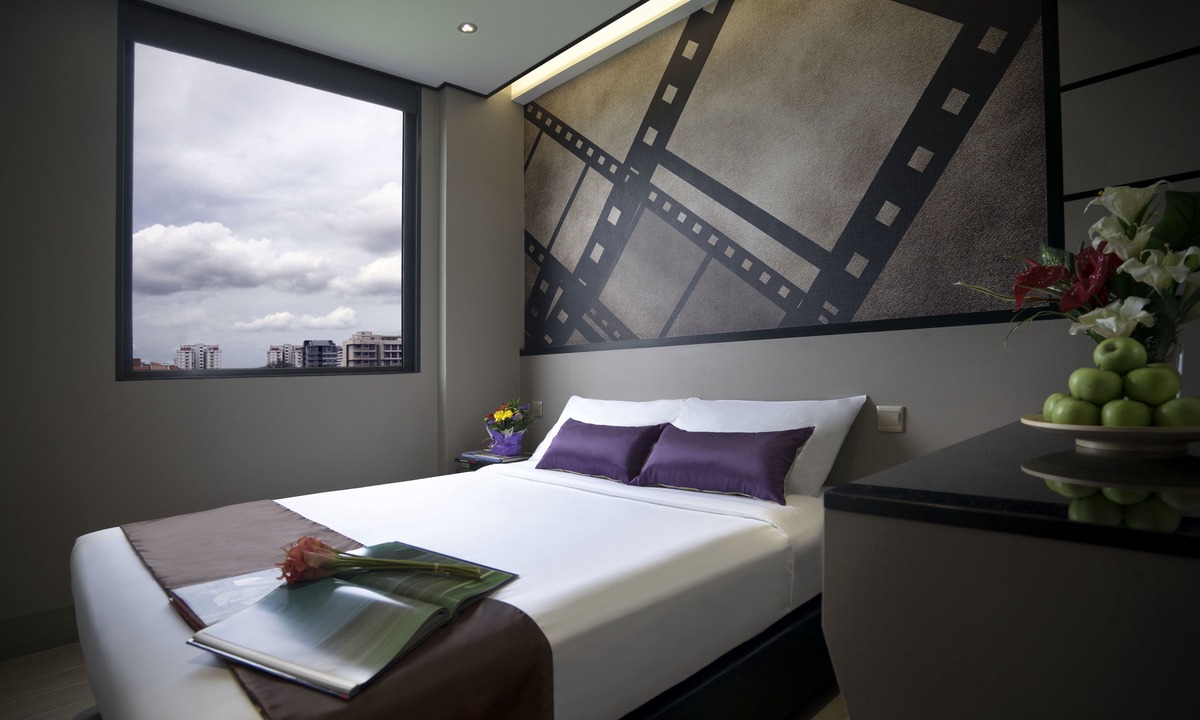 Red Light District Hotel | Hotel 81 Premier Hollywood