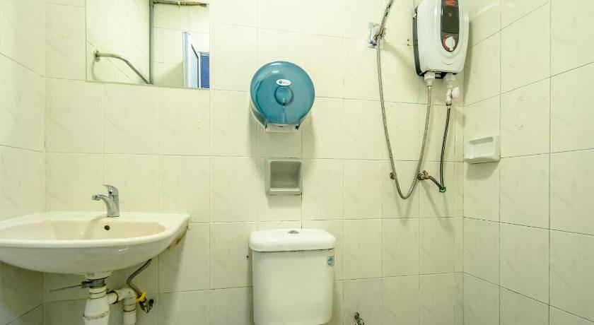 Photo of Bathroom in Geylang