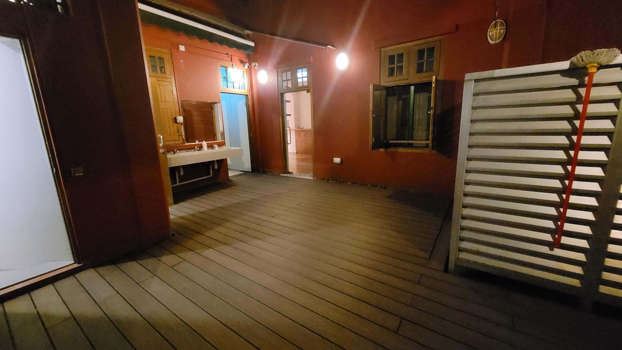Photo of Patio Balcony in Downtown Singapore