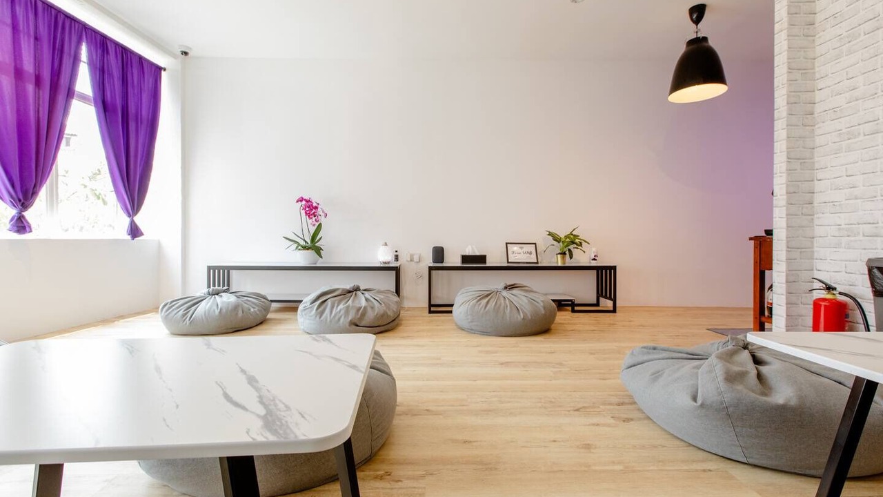 Photo of Livingroom in Downtown Singapore