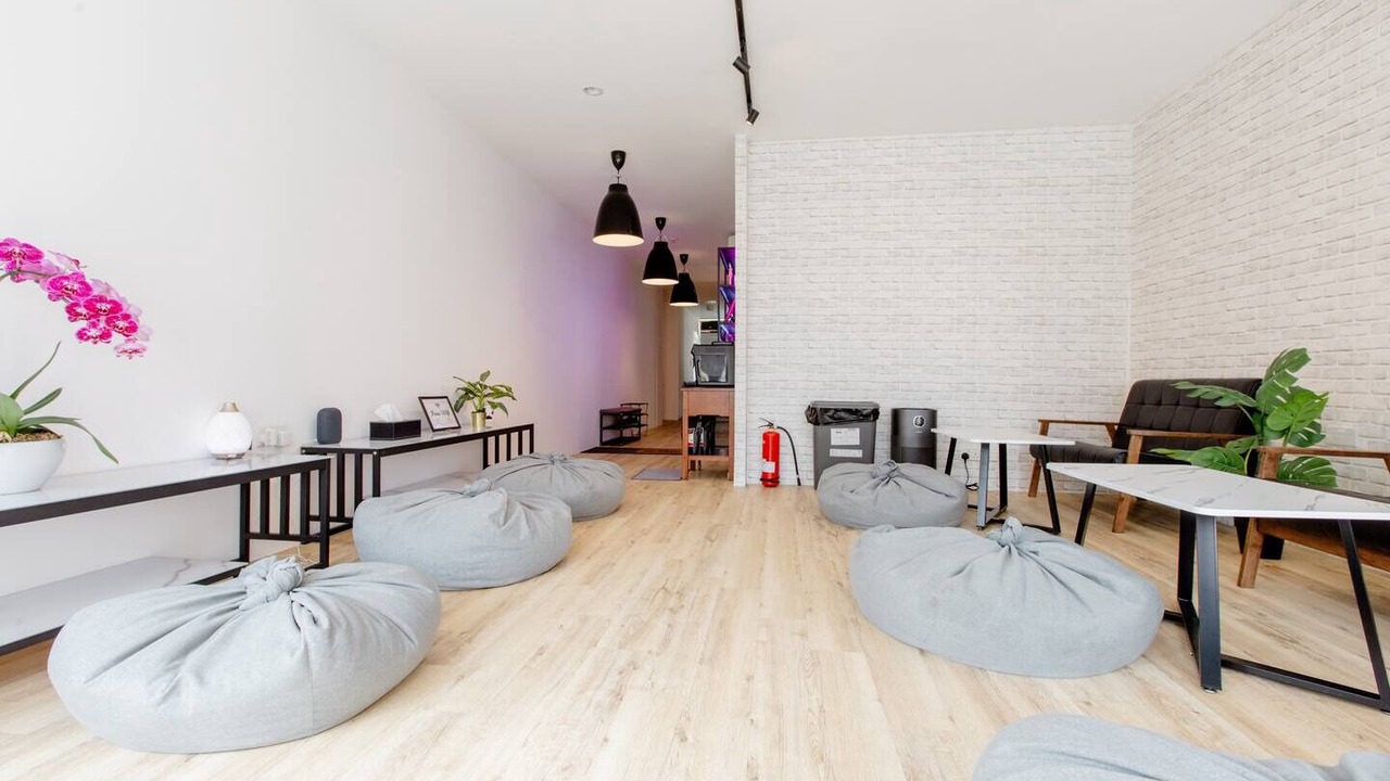 Photo of Livingroom in Downtown Singapore