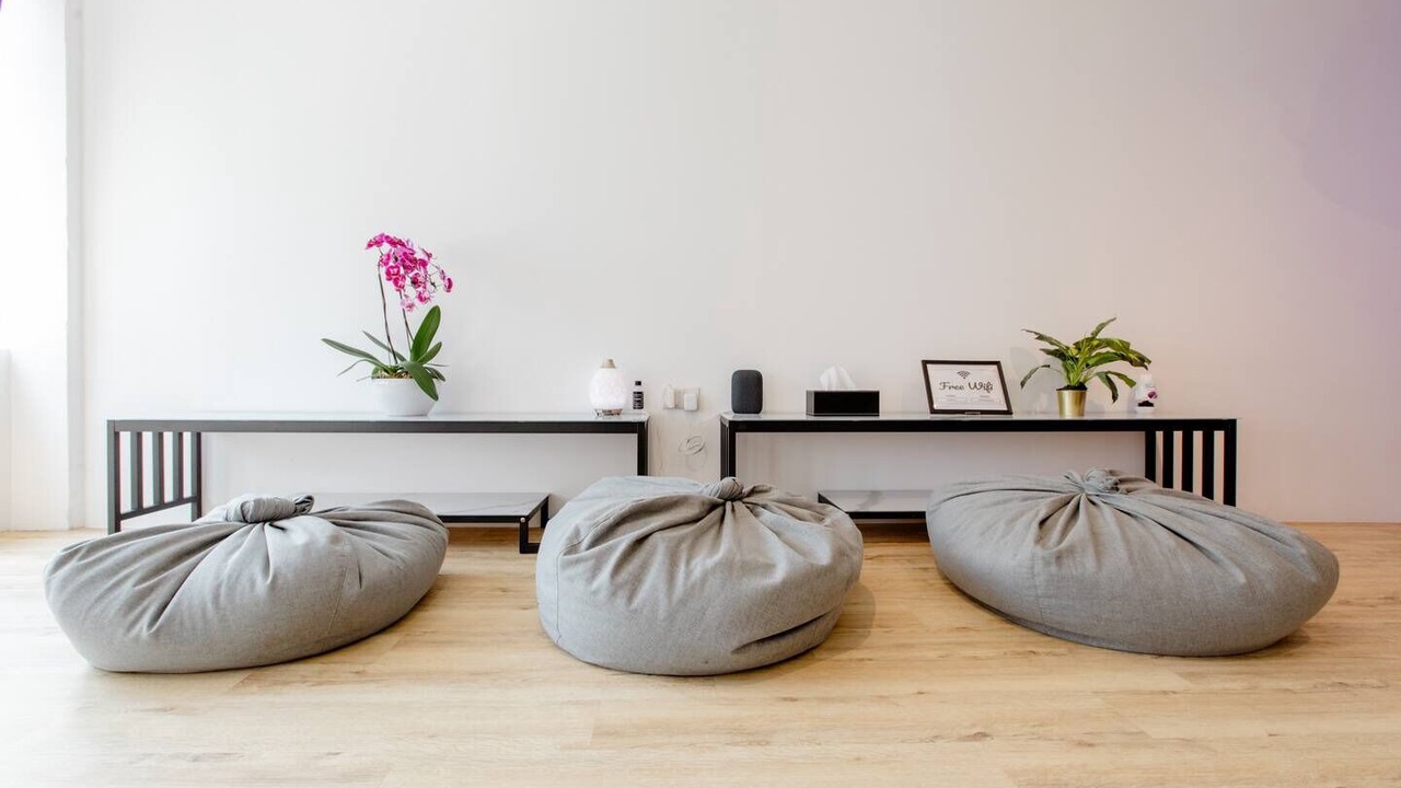 Photo of Livingroom in Downtown Singapore