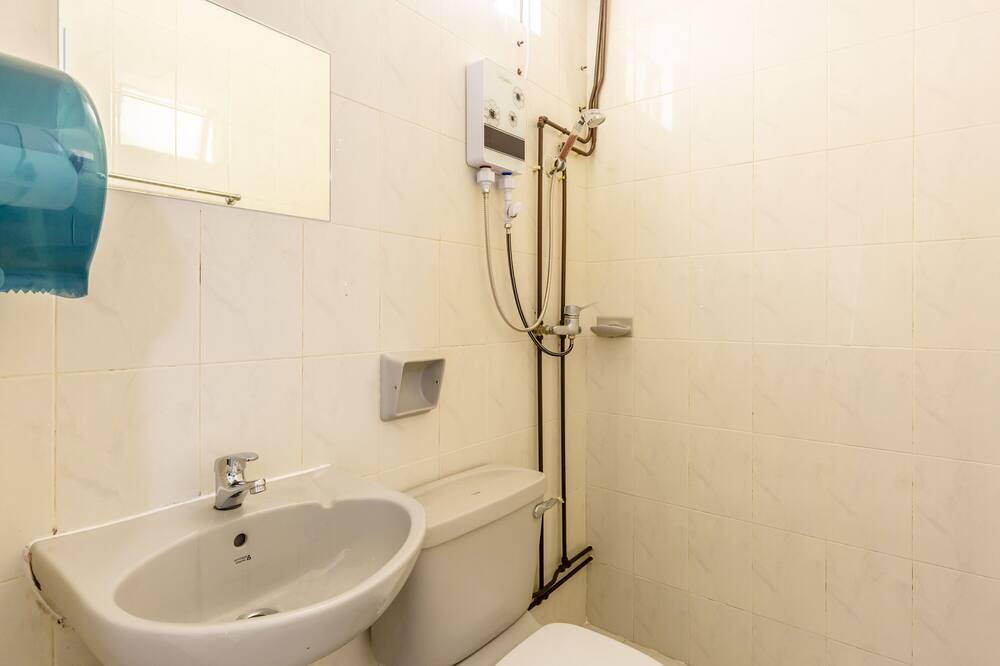 Photo of Bathroom in Geylang