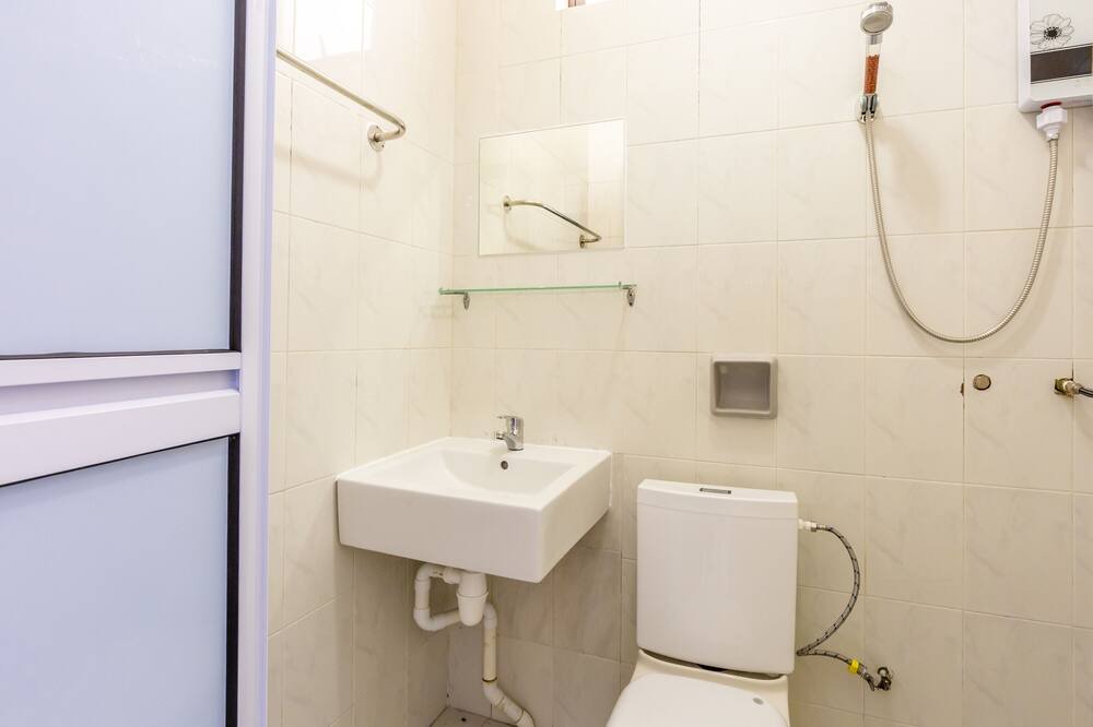 Photo of Bathroom in Geylang