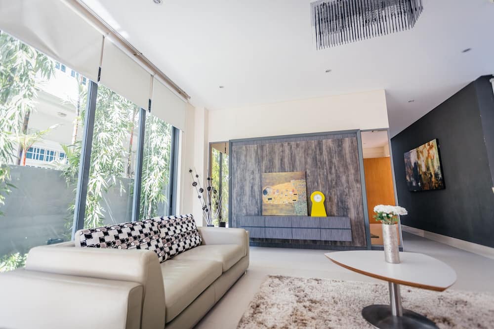Photo of Livingroom in Bedok
