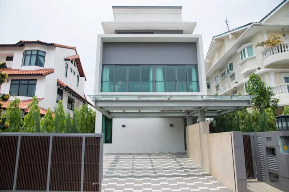 Photo of Outdoor in Bedok