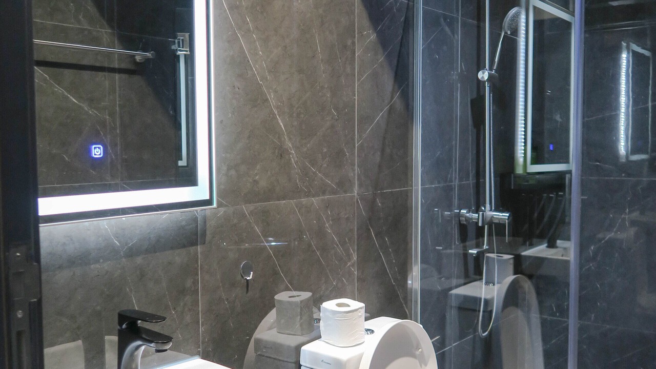 Photo of Bathroom in Singapore River