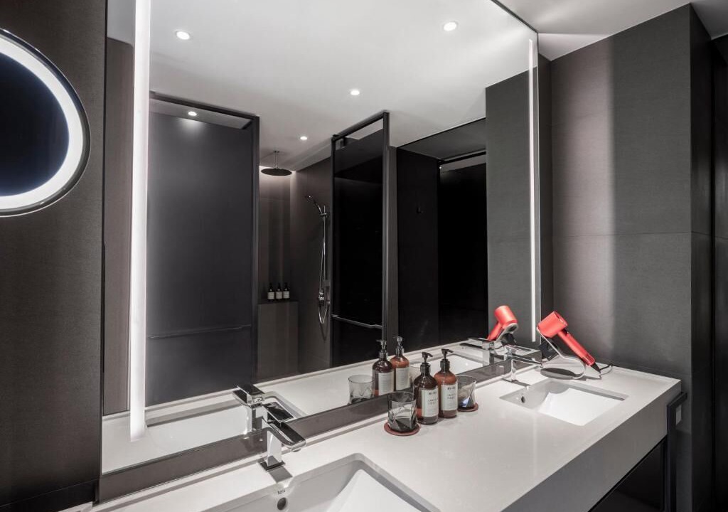 Photo of Bathroom in Singapore River