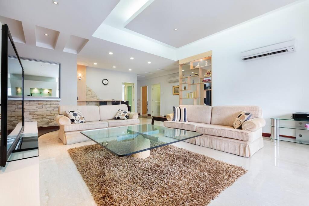 Photo of Livingroom in Downtown Singapore