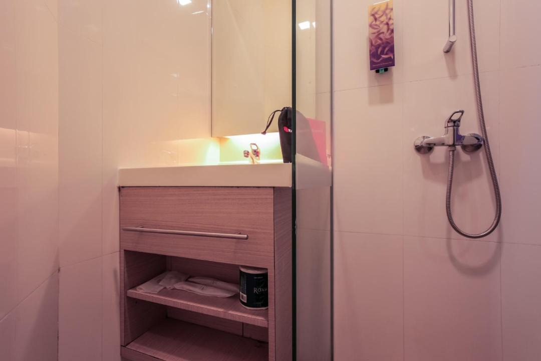 Photo of Bathroom in Thomson Road