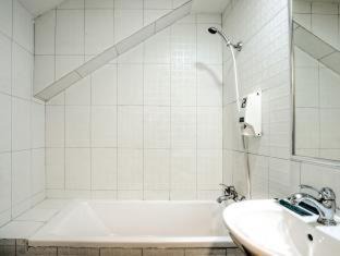 Photo of Bathroom in Geylang