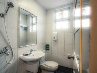 Photo of Bathroom in Geylang