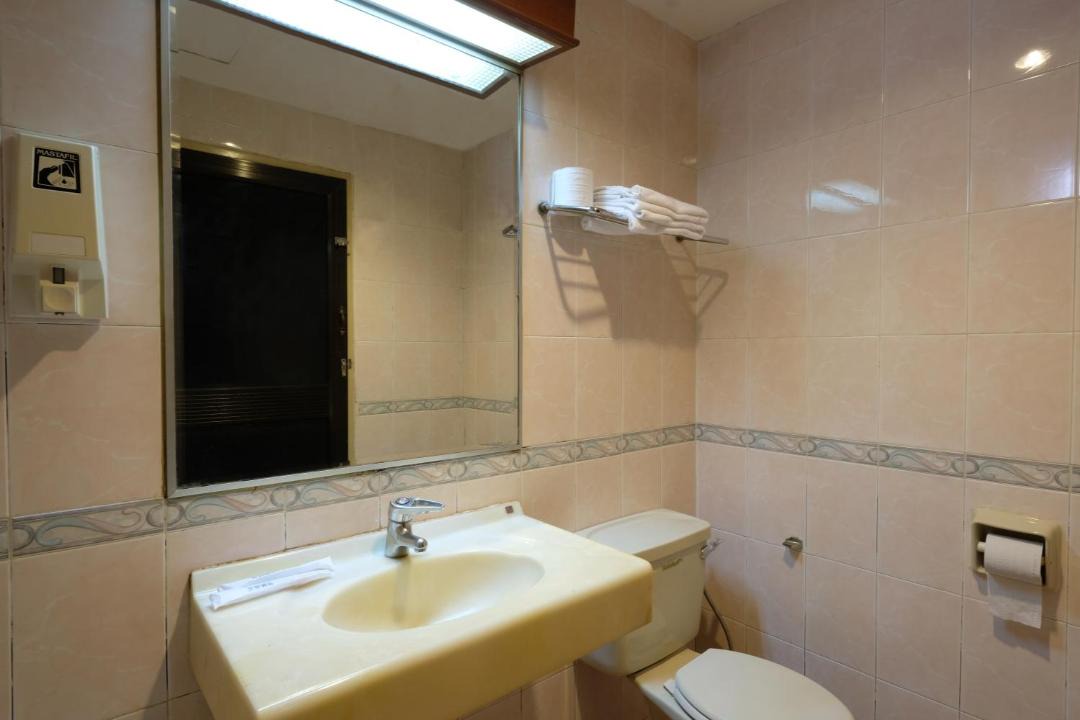 Photo of Bathroom in Geylang