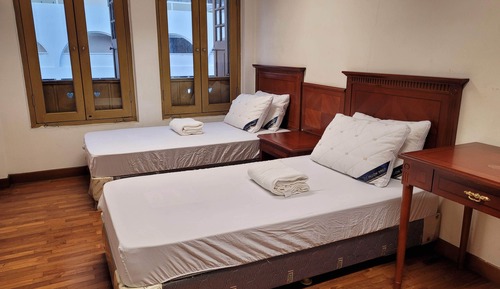 Standard Room, 2 Twin Beds, Non Smoking, Shared Bathroom