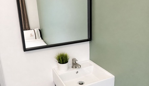 Single Rm w/Private Shower,Shared Toilet