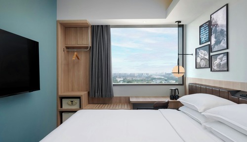 Deluxe Room, 1 King Bed