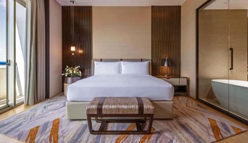 Crest Suite, 1 King, L65 Lounge Access, High Floor, 2 Balconies, Panoramic View
