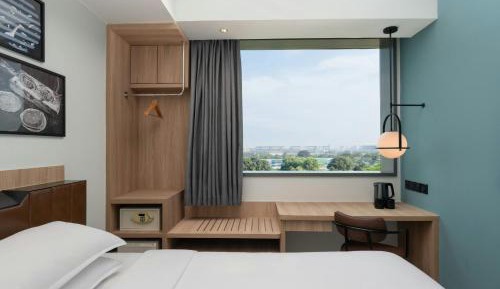 Deluxe Queen Room