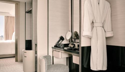 Paiza Premier Suite Double Queen City View 