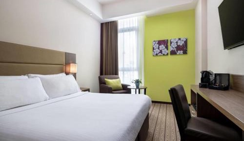 Deluxe Room with 1 Queen Bed, High Floor